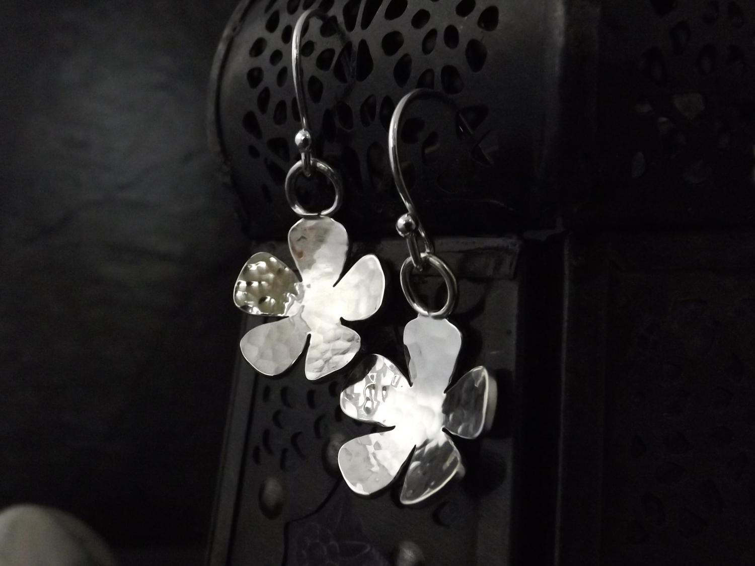 Flower Hammered Silver Dangly Earrings