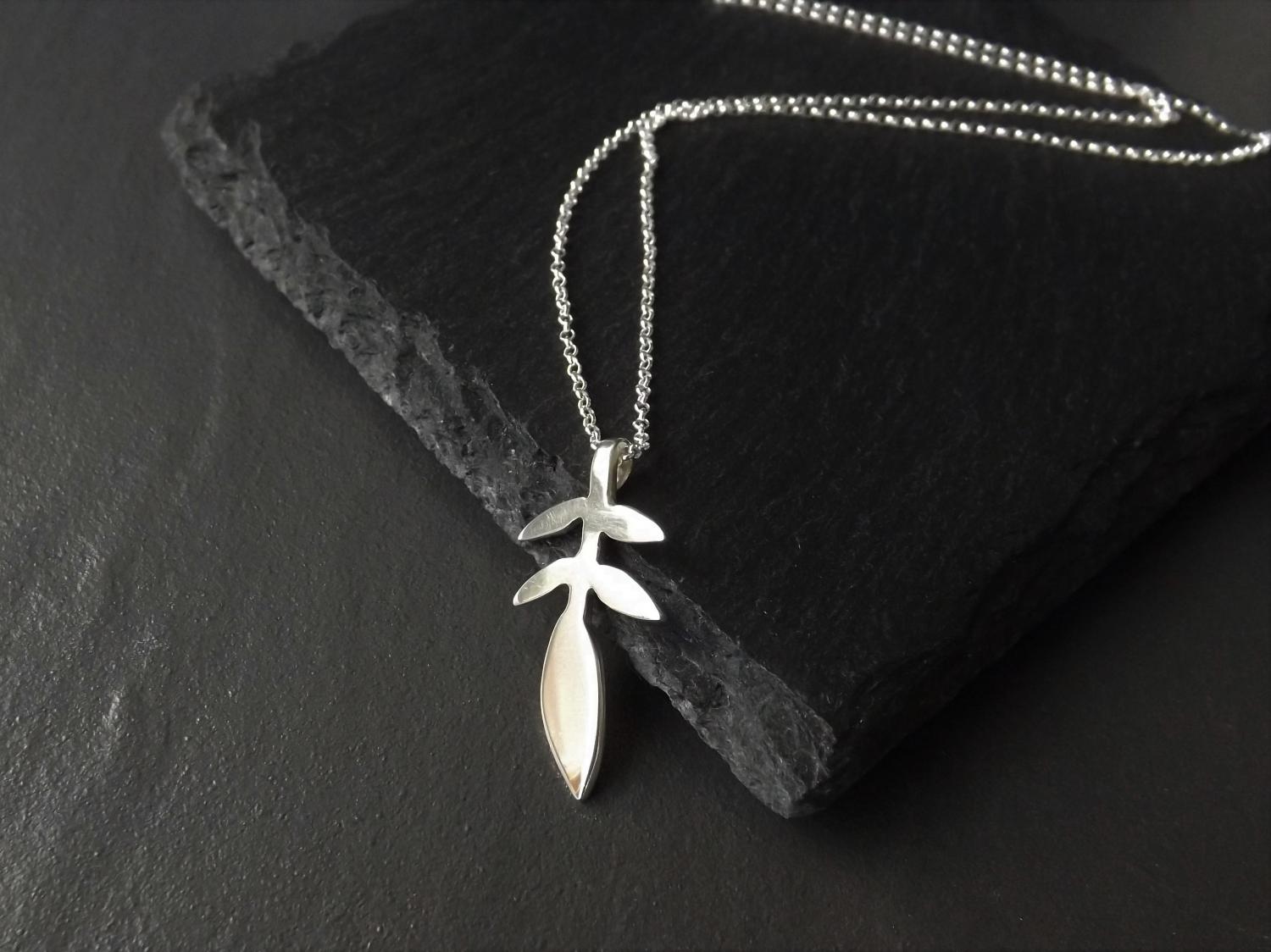 Jasmine Leaf Silver Pendant Necklace on 18