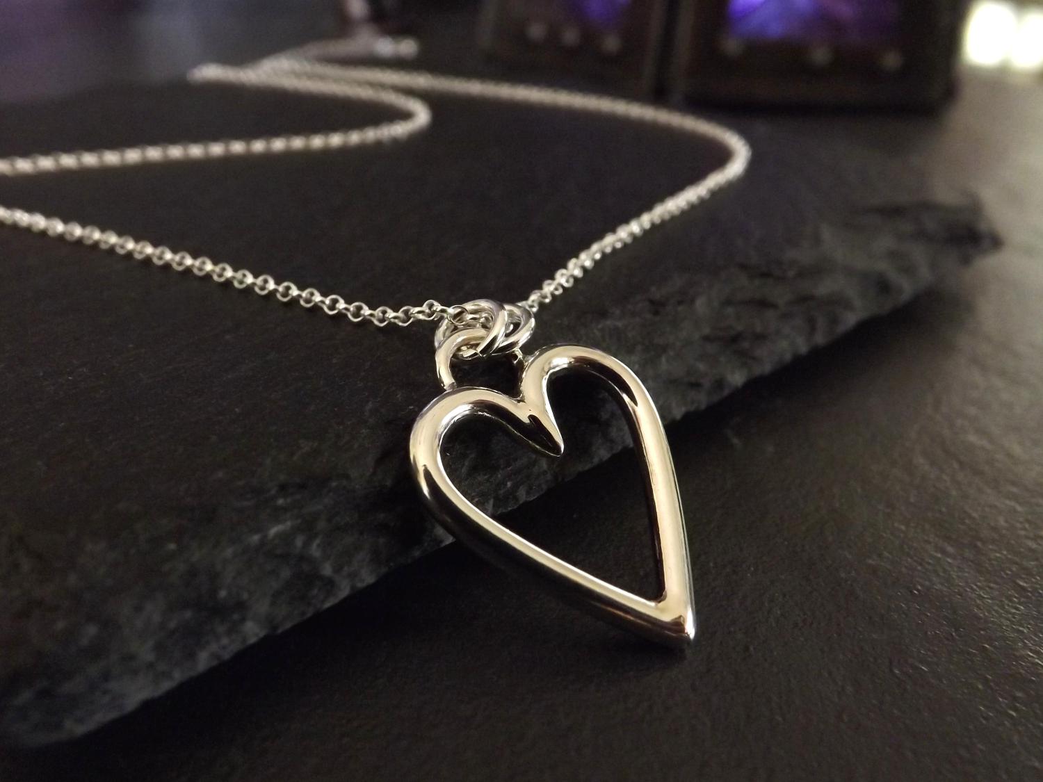 Open Heart Silver Pendant Necklace (medium)